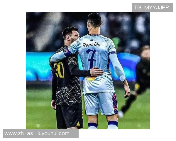 足球五号球星的传奇风采与影响力解析：从梅西到C罗的光辉足迹